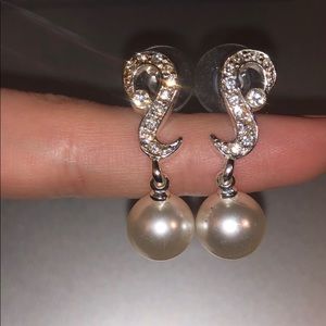 Hanging Pearl Earring